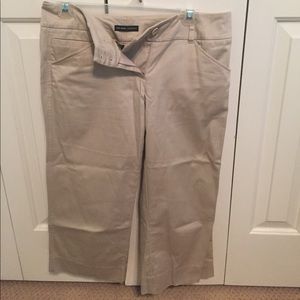 Women's khaki Capri pants, New York & Co