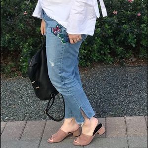 GAP Jeans - Gap 1969 Embroidered Girlfriend Jeans GAP Jeans - Gap 1969 Embroidered Girlfriend Jeans