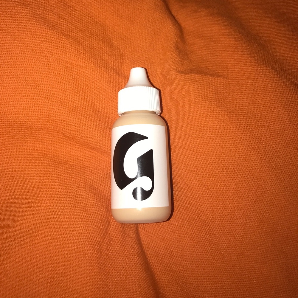 Glossier perfecting skin tint in light