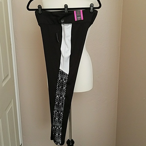 🖤MATERIAL GIRL ACTIVE🖤 LEGGINGS - Picture 8 of 8