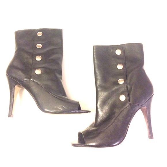Steve Madden Shoes - Sz 8.5  STEVE MADDEN. 4" Stiletto boots