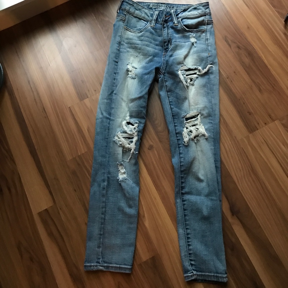 American Eagle capris w/ holes! Like new condition
