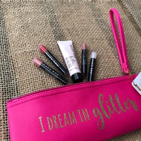 Mary Kay Mary Kay I DREAM IN GLITTER Case + Lip Gloss Set from