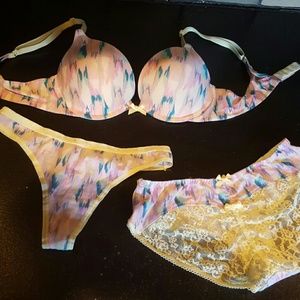 VS 34B bra & S panty set