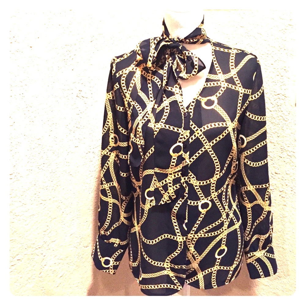 Button down blouse with versatile tie.