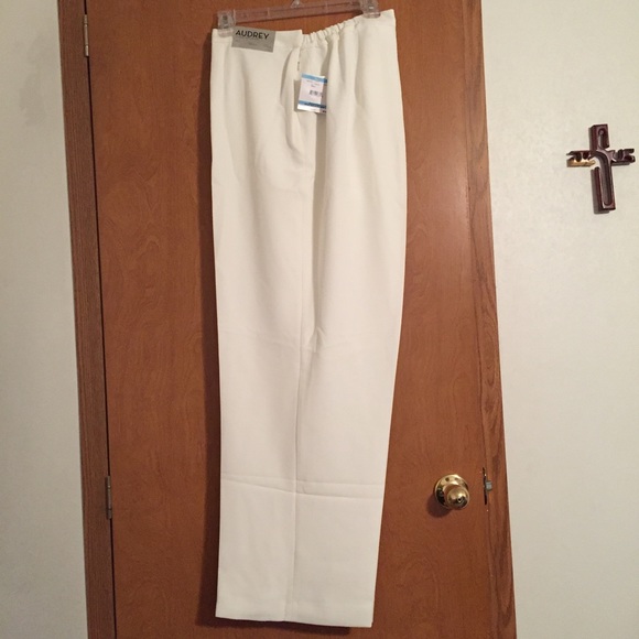 Kasper Pants - Women's dress slacks in white. Size 22W by Kasper