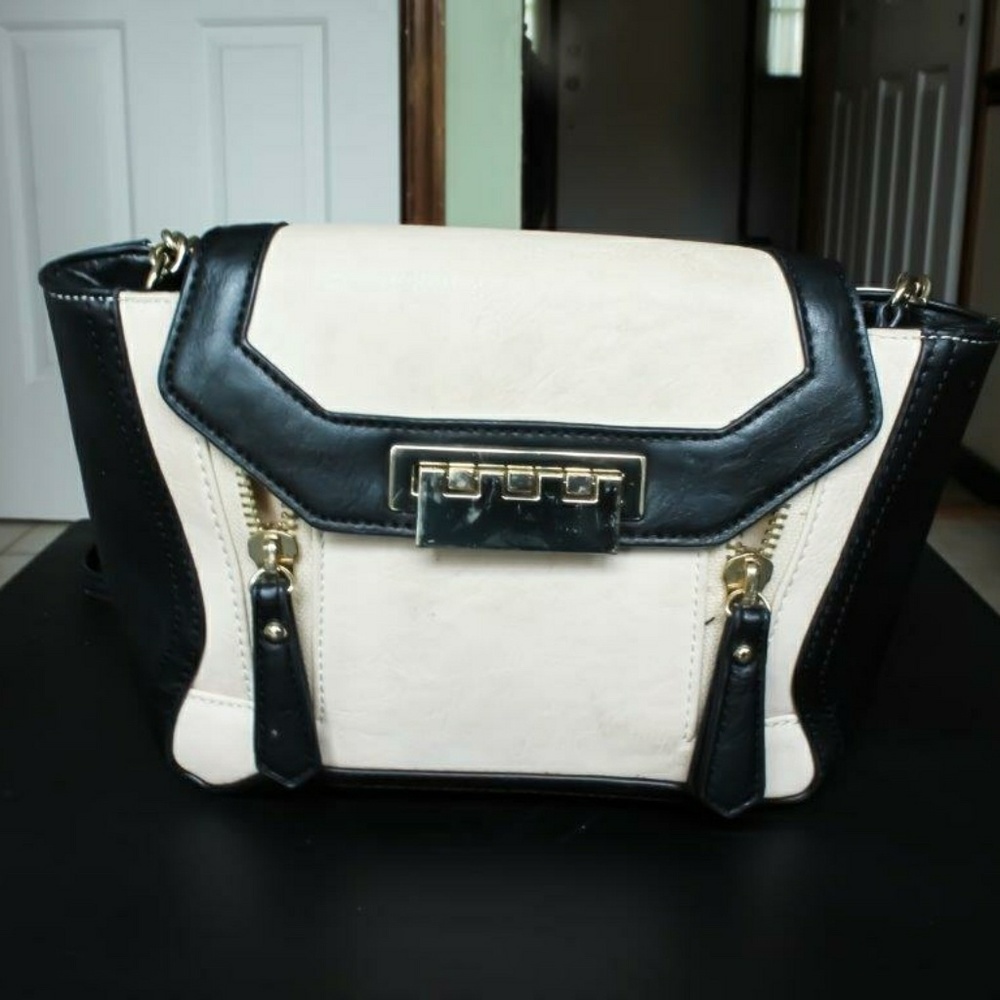 Forever 21 Shoulder Strap Small Bag Gold Chain