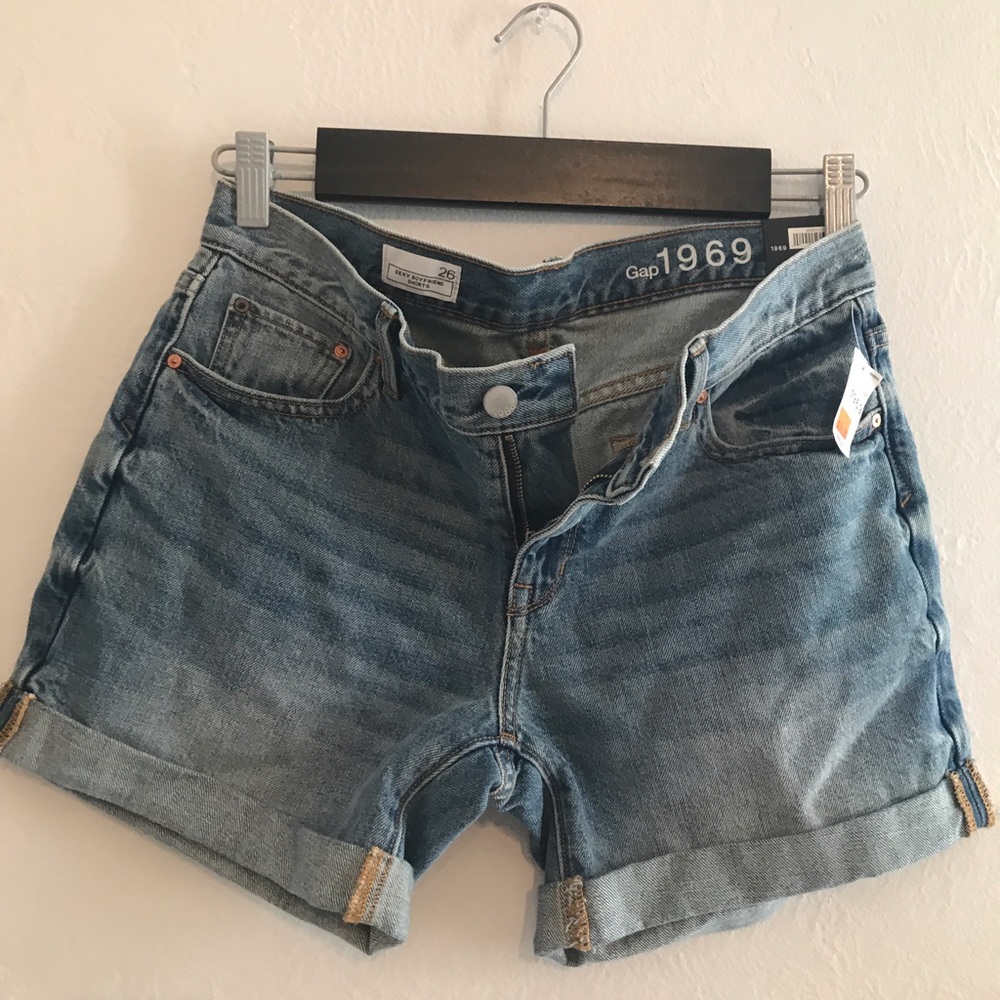 NWT gap sexy boyfriend shorts