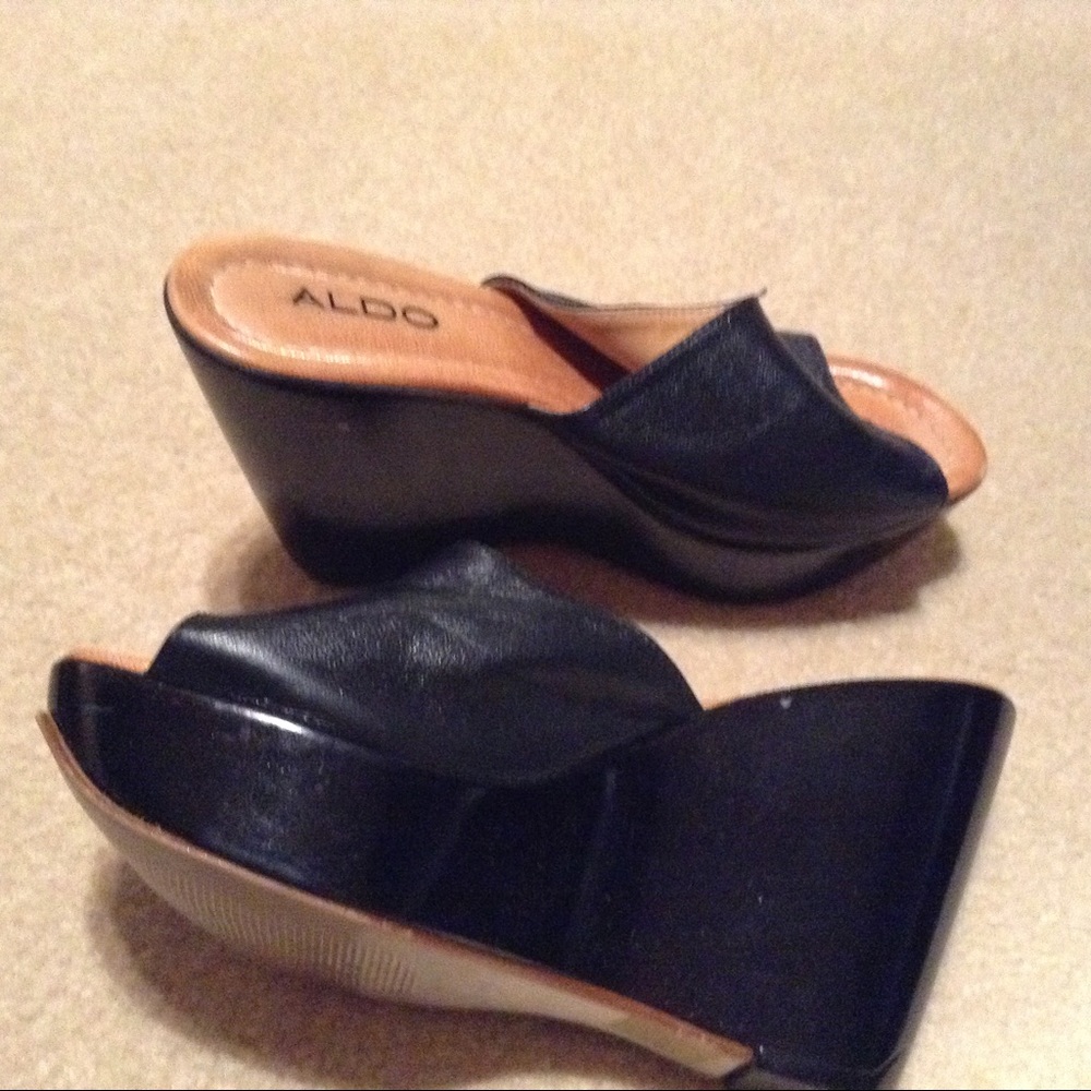 Black Aldo wedge