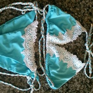 Beach Bunny Flamenca Bikini