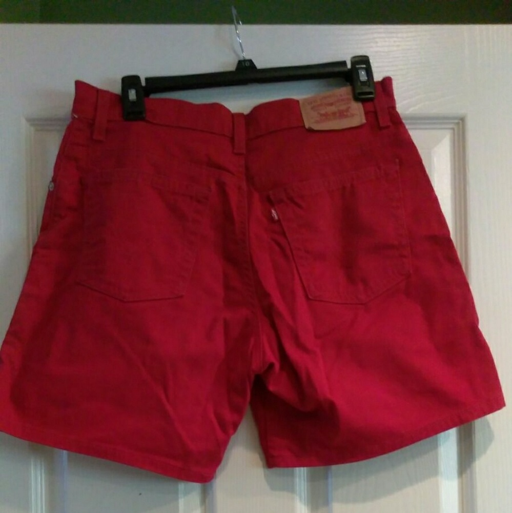 Red Levi's Bermuda
