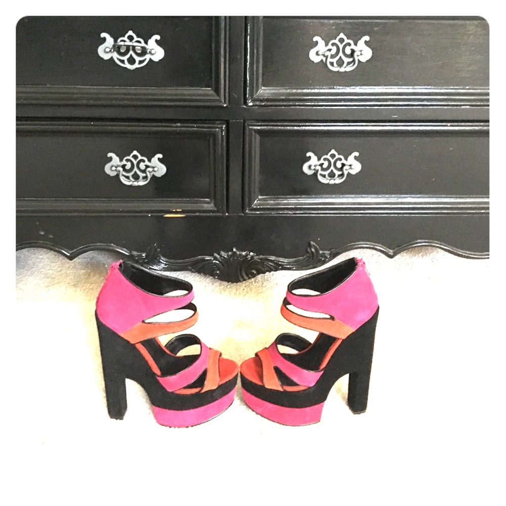 DV8 by Dolce Vita Suede Playforms