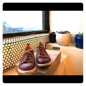 Born leather very comfy cute sneakers