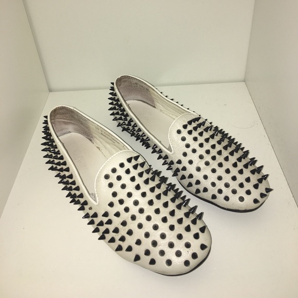 UNIF Shoes - White and black unif hellraiser