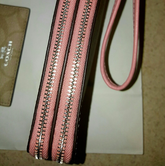 Coach Wristlet - Picture 4 of 6