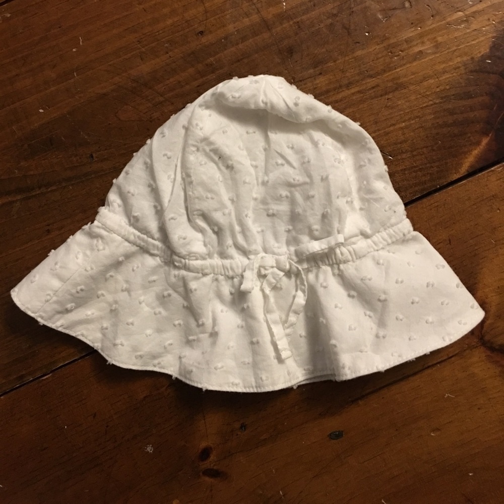 Girl's White bucket hat