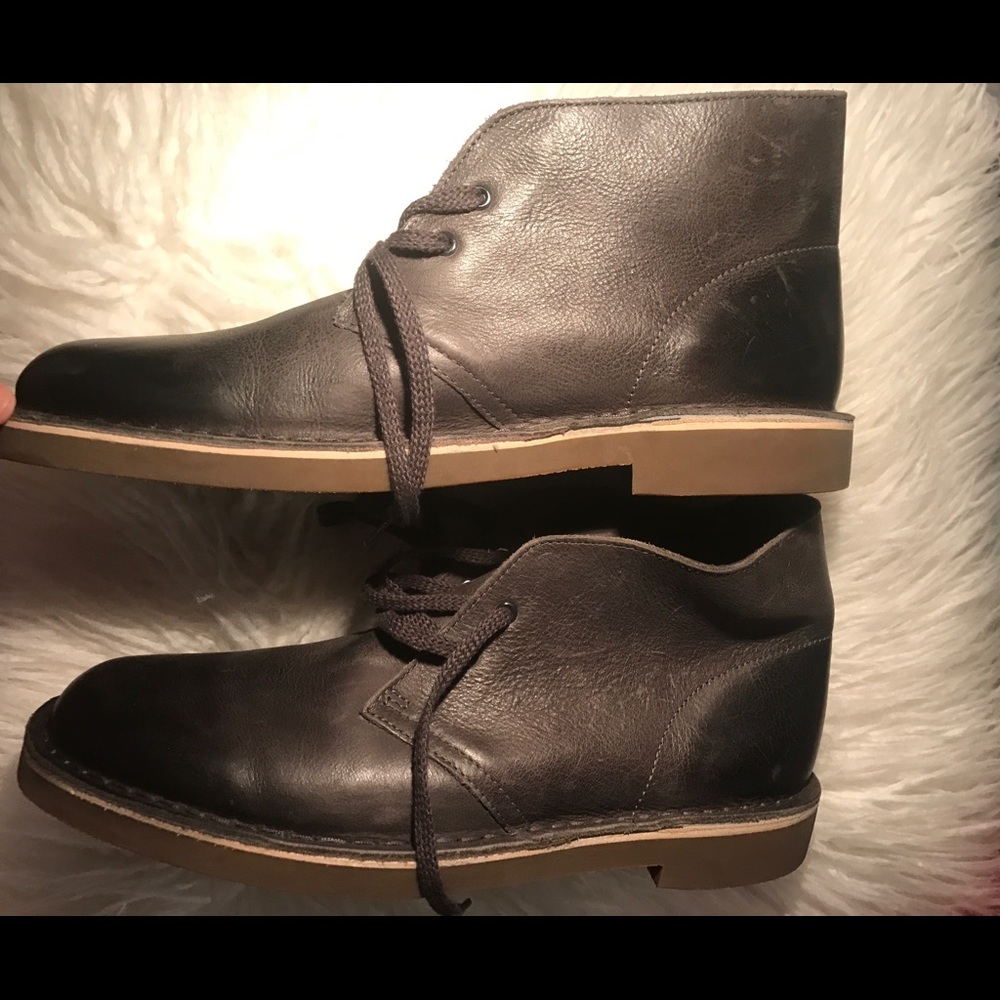 Dark grey Clark's