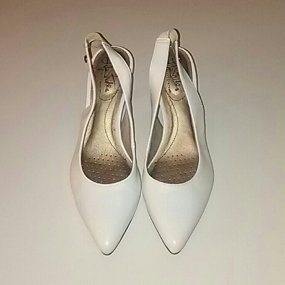 ⚡Sale!⚡White medium high heel shoes.