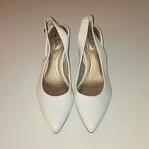⚡Sale!⚡White medium high heel shoes.