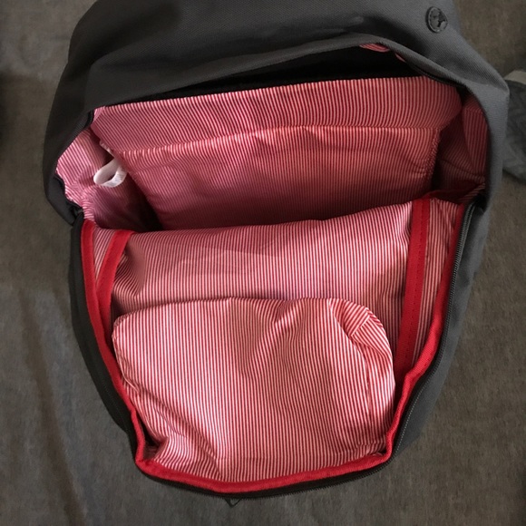 Brand new, still with tags, Herschel backpack - Picture 3 of 5