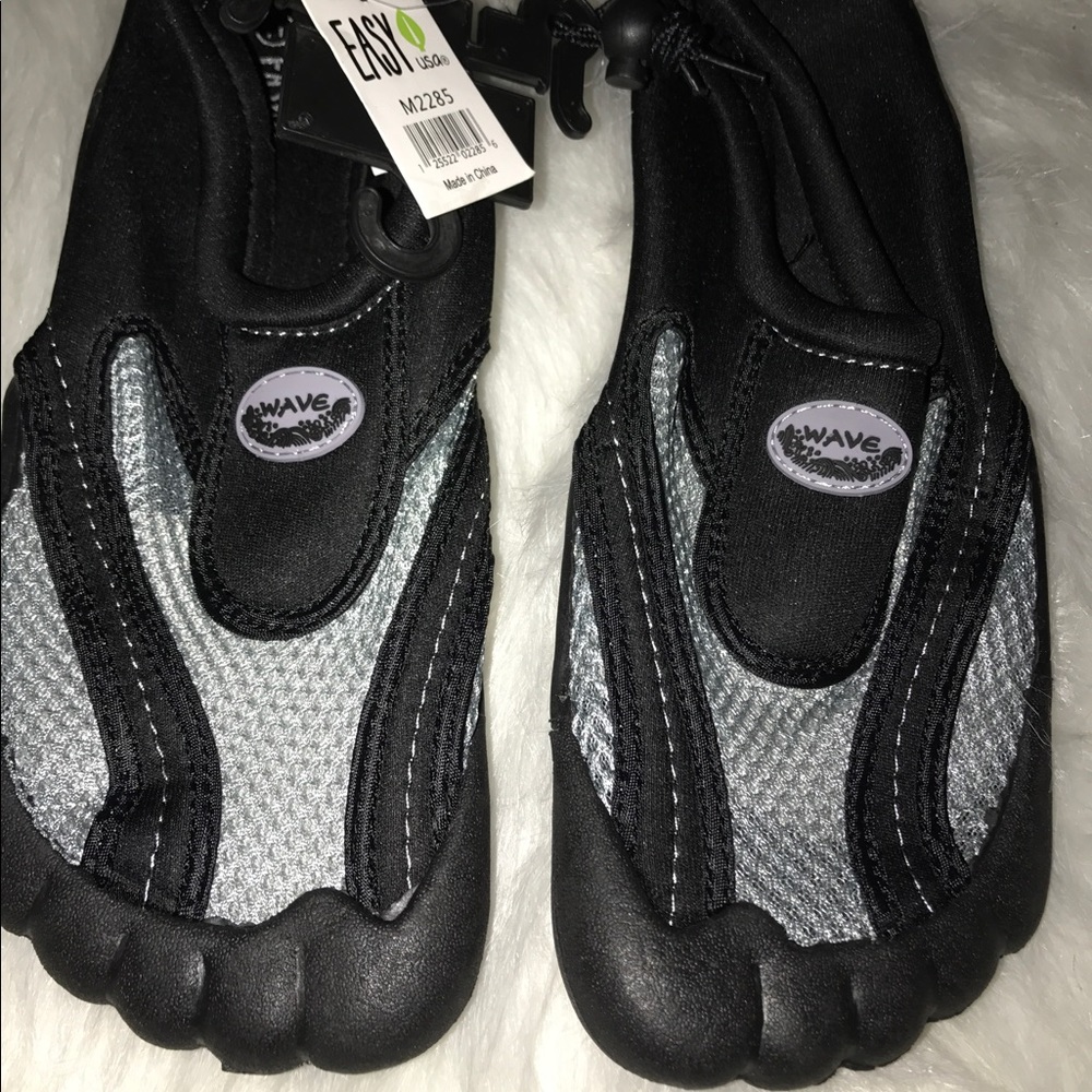 Men's NWT swim shoe size 11