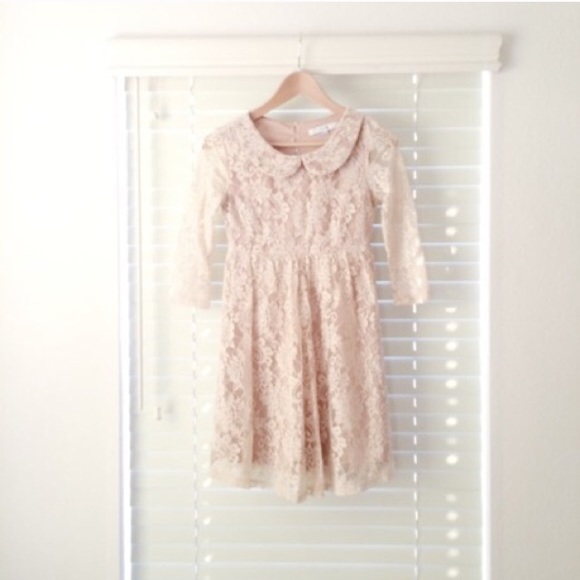 Dresses & Skirts - Cute blush lace dress with Peter Pan collar