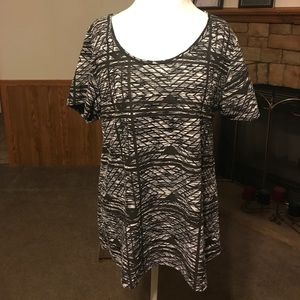 XL LuLaRoe Classic T.