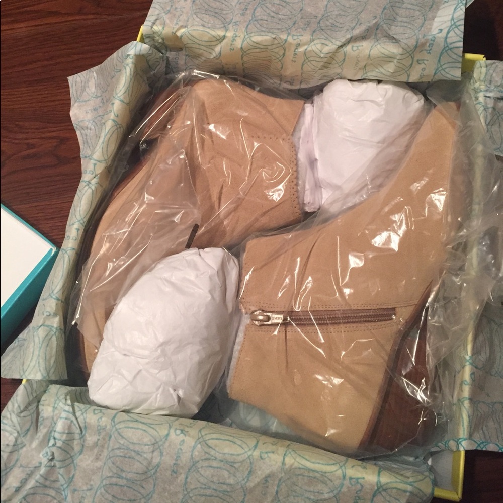 NEW Jack Rogers Bailee Suede ankle booties size 9