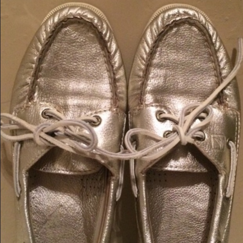 *** SOLD In bundle..metallic Boat shoes 😎