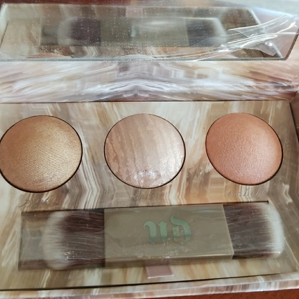 NIB Urban Decay Naked Illuminating Trio - Picture 3 of 5