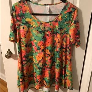 Medium never worn Lularoe perfect tee NWOT