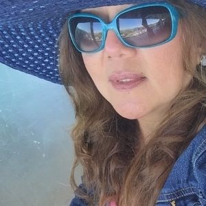 Meet your Posher, Elvira