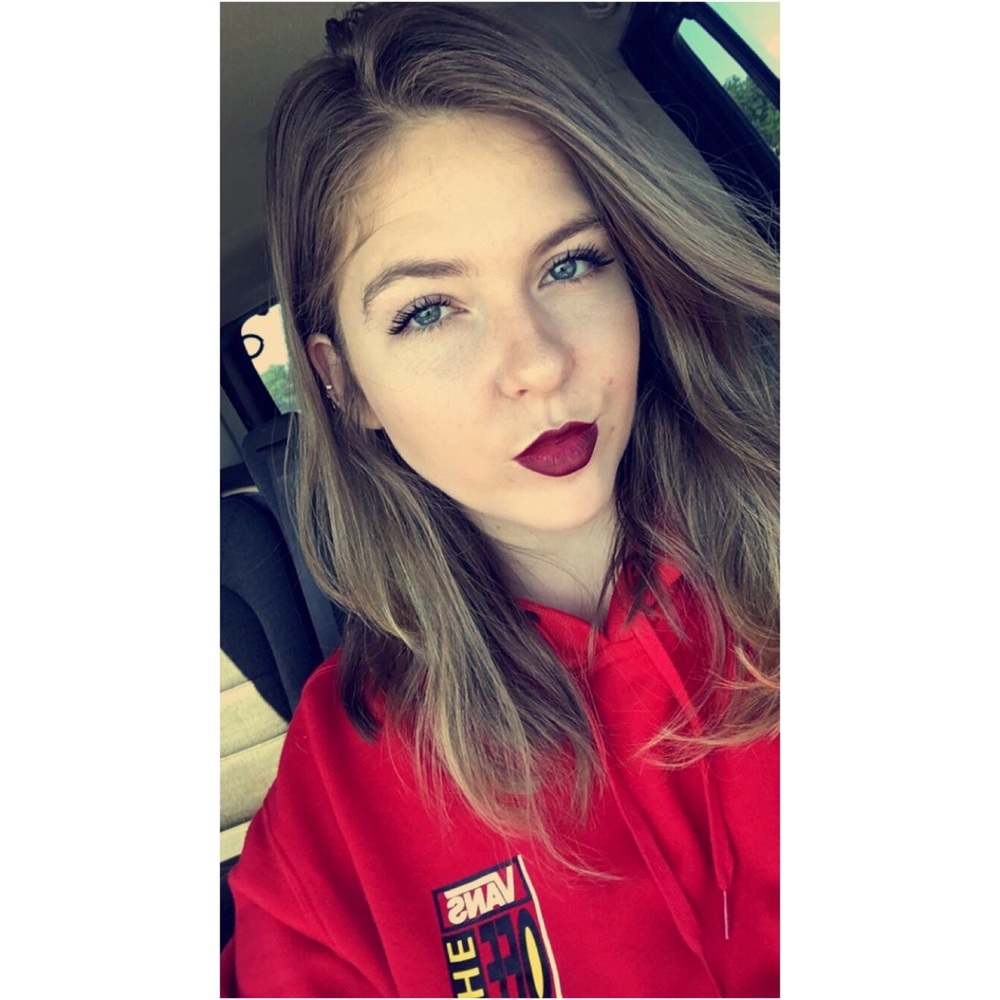 Meet your Posher, Alexis