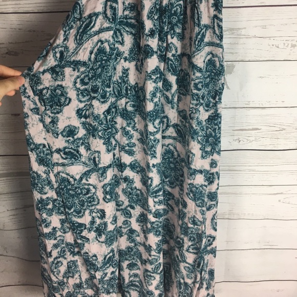 Halter Neck Floral Dress - Picture 5 of 8