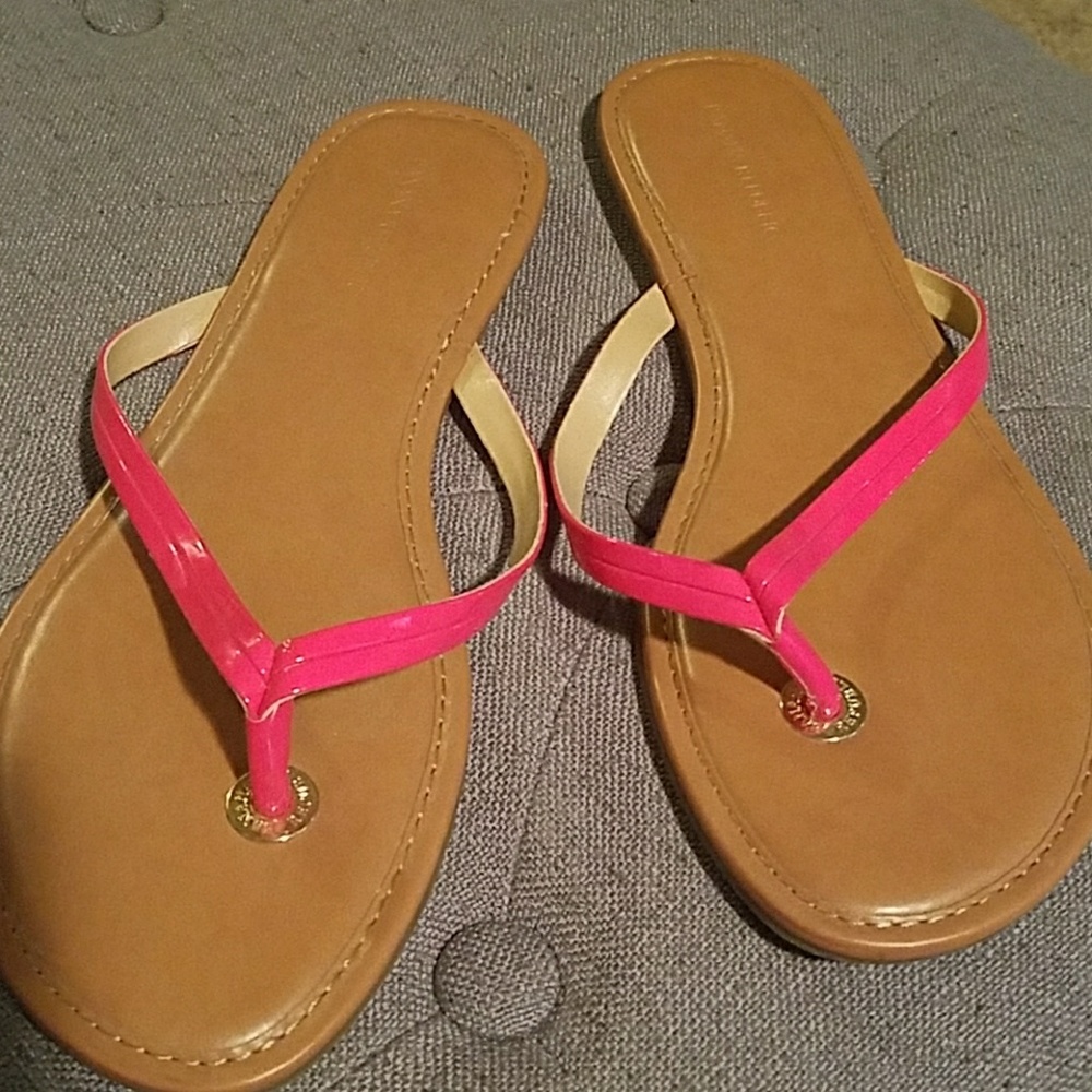 Banana Republic pink patent leather flip flops