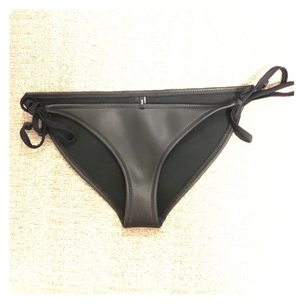 Matte black Triangl bikini bottom