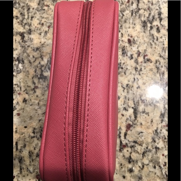 MICHAEL KORS TRAVEL WRISTLET - Picture 2 of 7