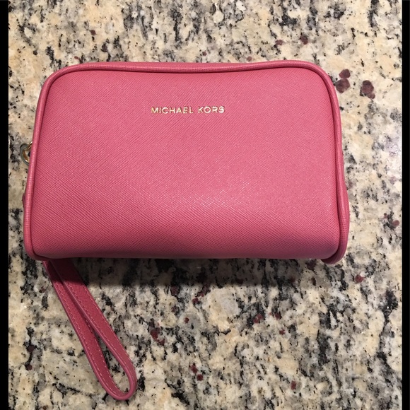 MICHAEL KORS TRAVEL WRISTLET - Picture 4 of 7