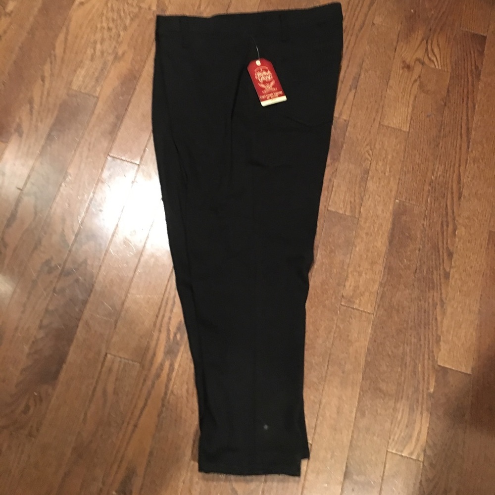 Black pull on capris