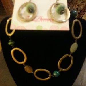 Necklace & earring s