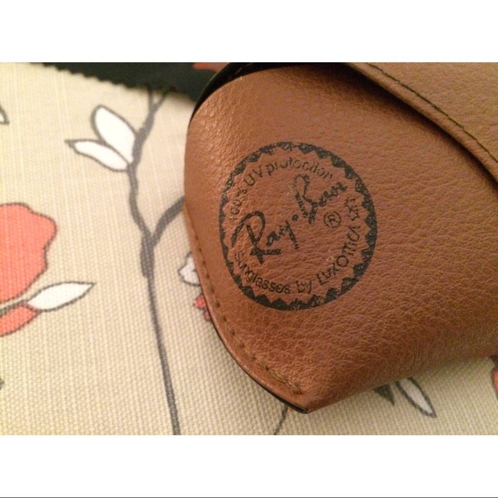Ray Ban Case and Cloth