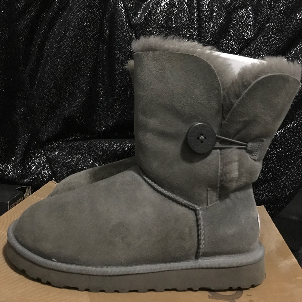 Grey uggs size 7