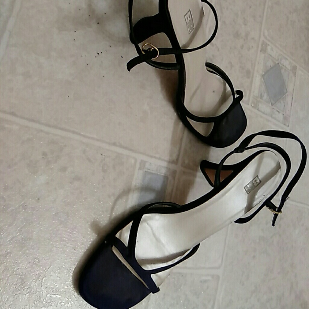 Black strap heeled shoes (USED)