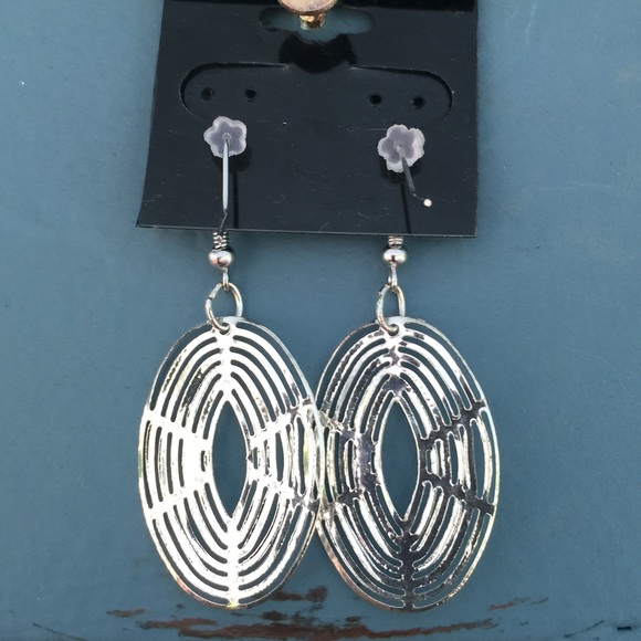 🆕Silvertn Oval Earrings - Picture 2 of 2