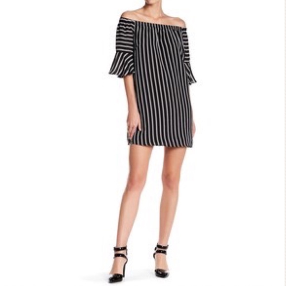 Romeo & Juliet Couture Dresses & Skirts - 🌟FIRM💰ROMEO & JULIET COUTURE Off Shoulder Dress