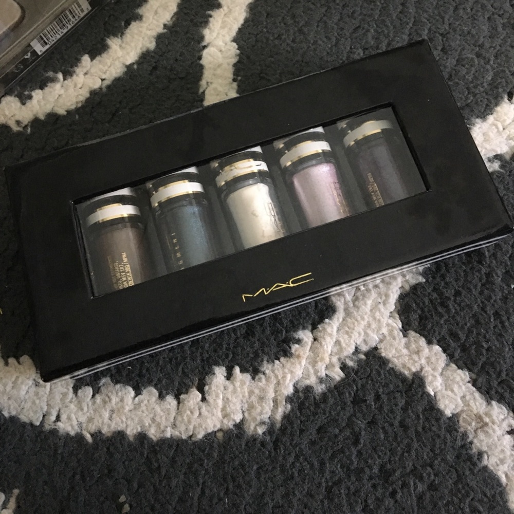 Mac nocturnal a pigment and glitter