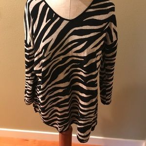 Dana Buchman Large blouse top lightweight sweater