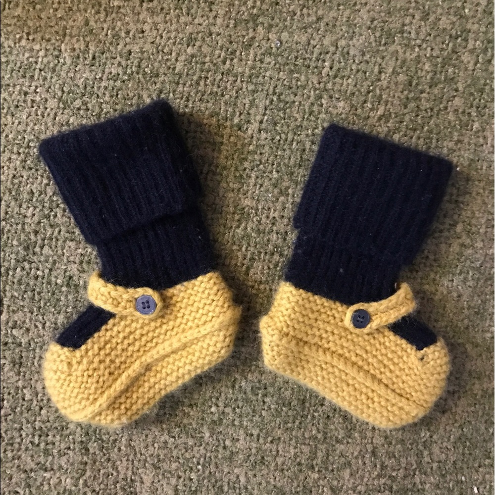 Burberry baby booties