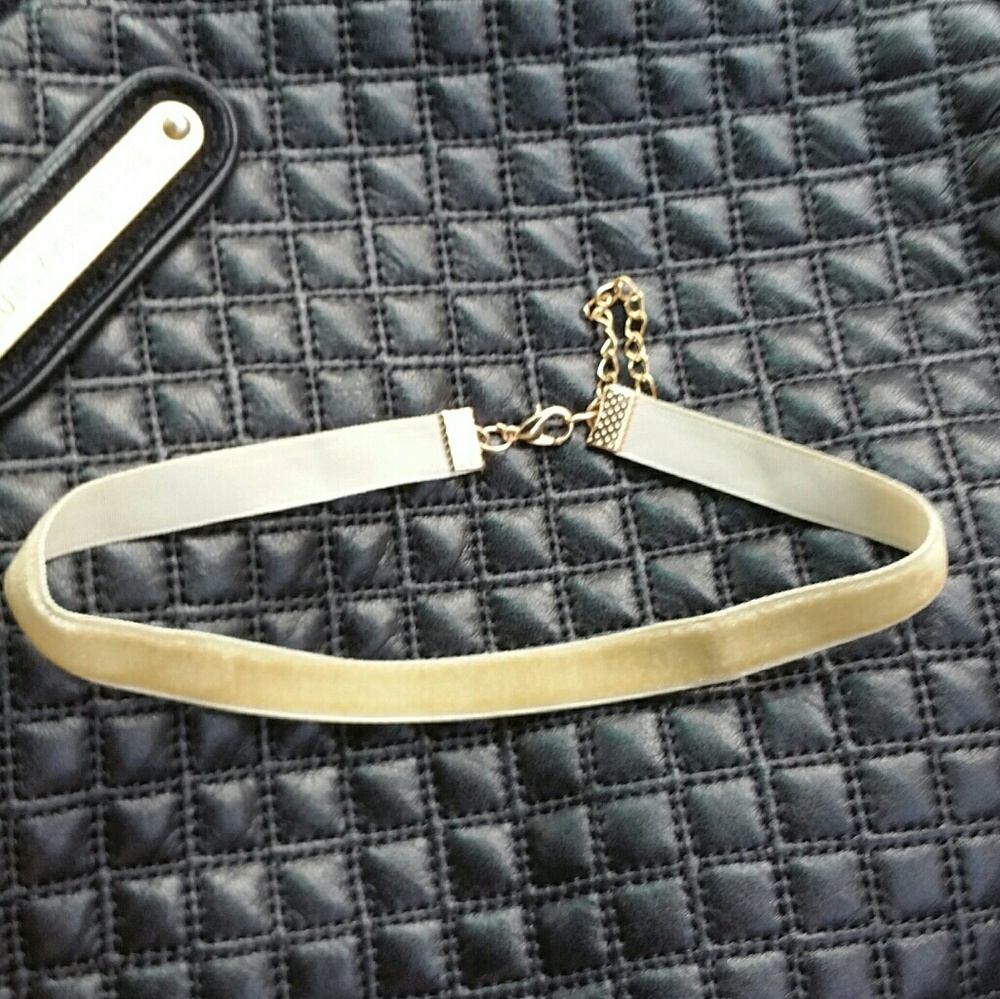 CAN BE PURCHASED IN @modamecouture2 CHOKER - Picture 2 of 4