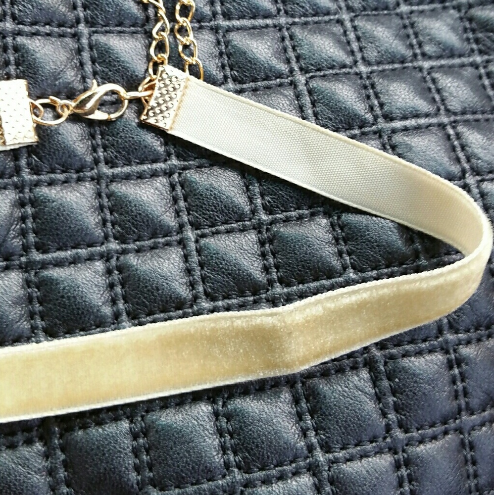 CAN BE PURCHASED IN @modamecouture2 CHOKER - Picture 3 of 4